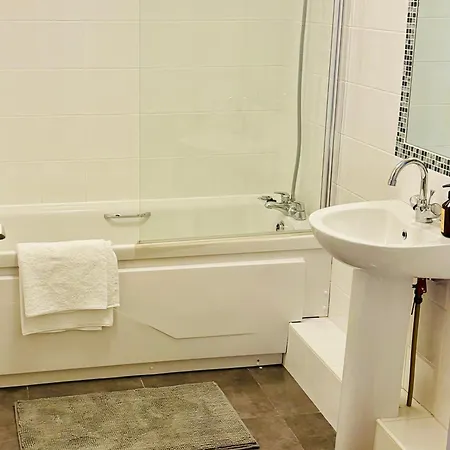 Spacious 2 Bedroom Near Croke Park With Outdoor Patio * Dublin